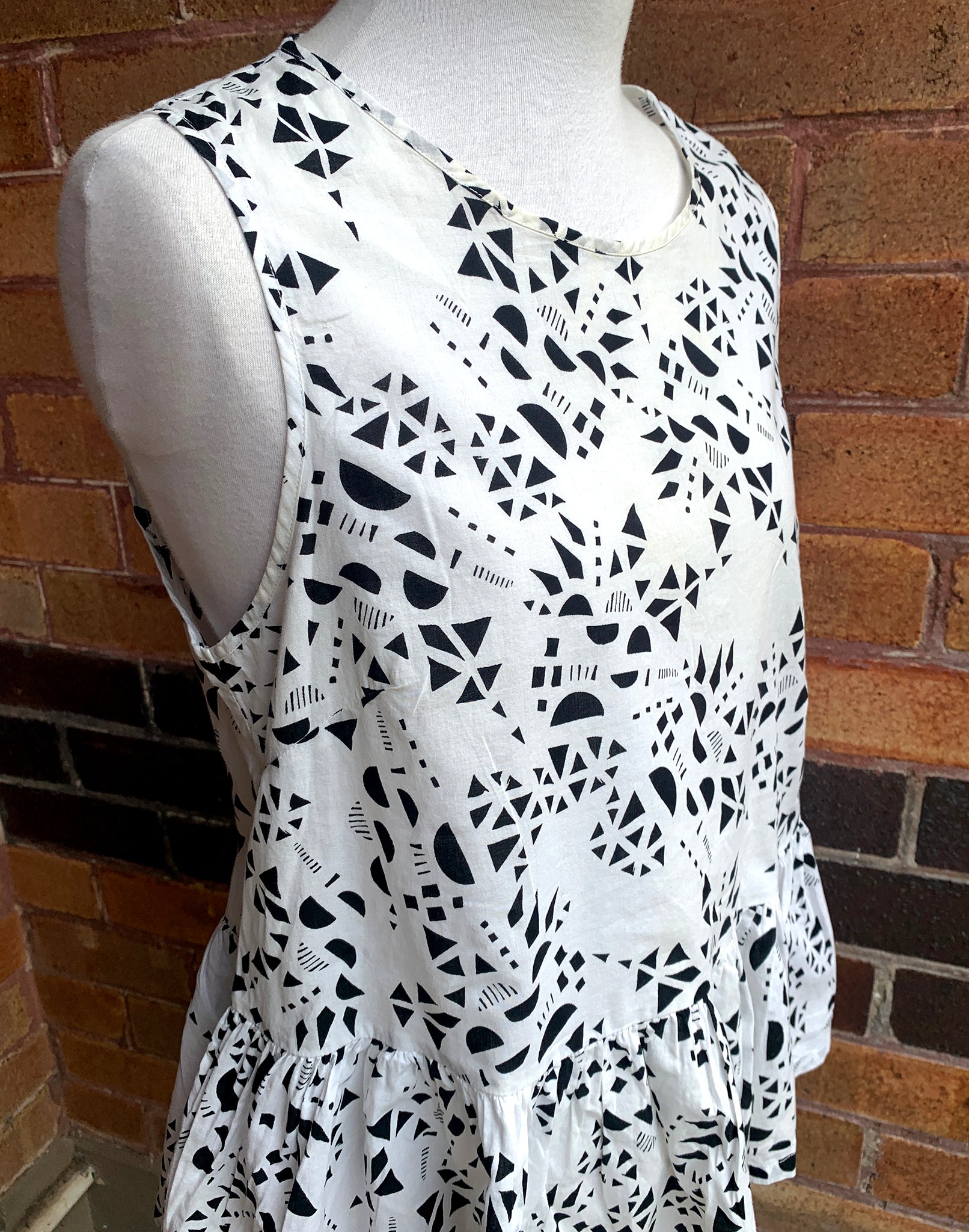 Gorman Cotton Black & White Sleeveless Frill Tank Size S