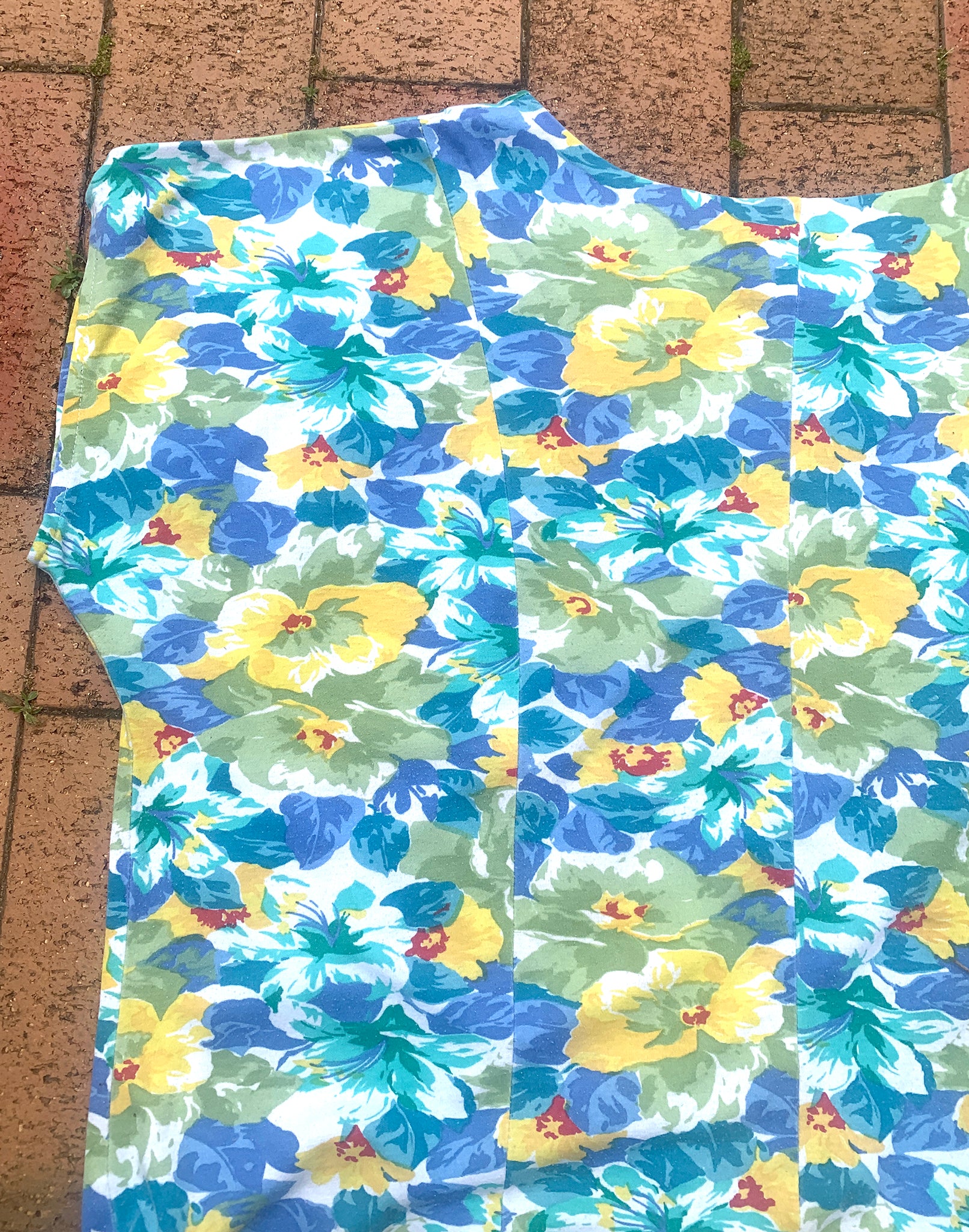 Vintage 80's Floral TShirt - Size L / XL