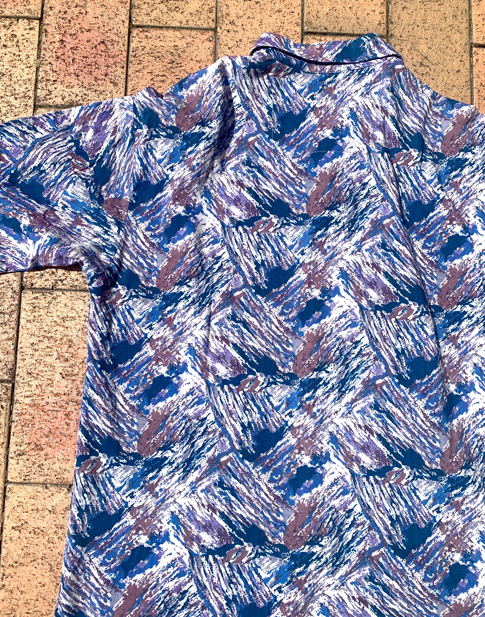 Vintage 90's Purple Squiggle Retro Washed Print Unisex Shirt - Size M