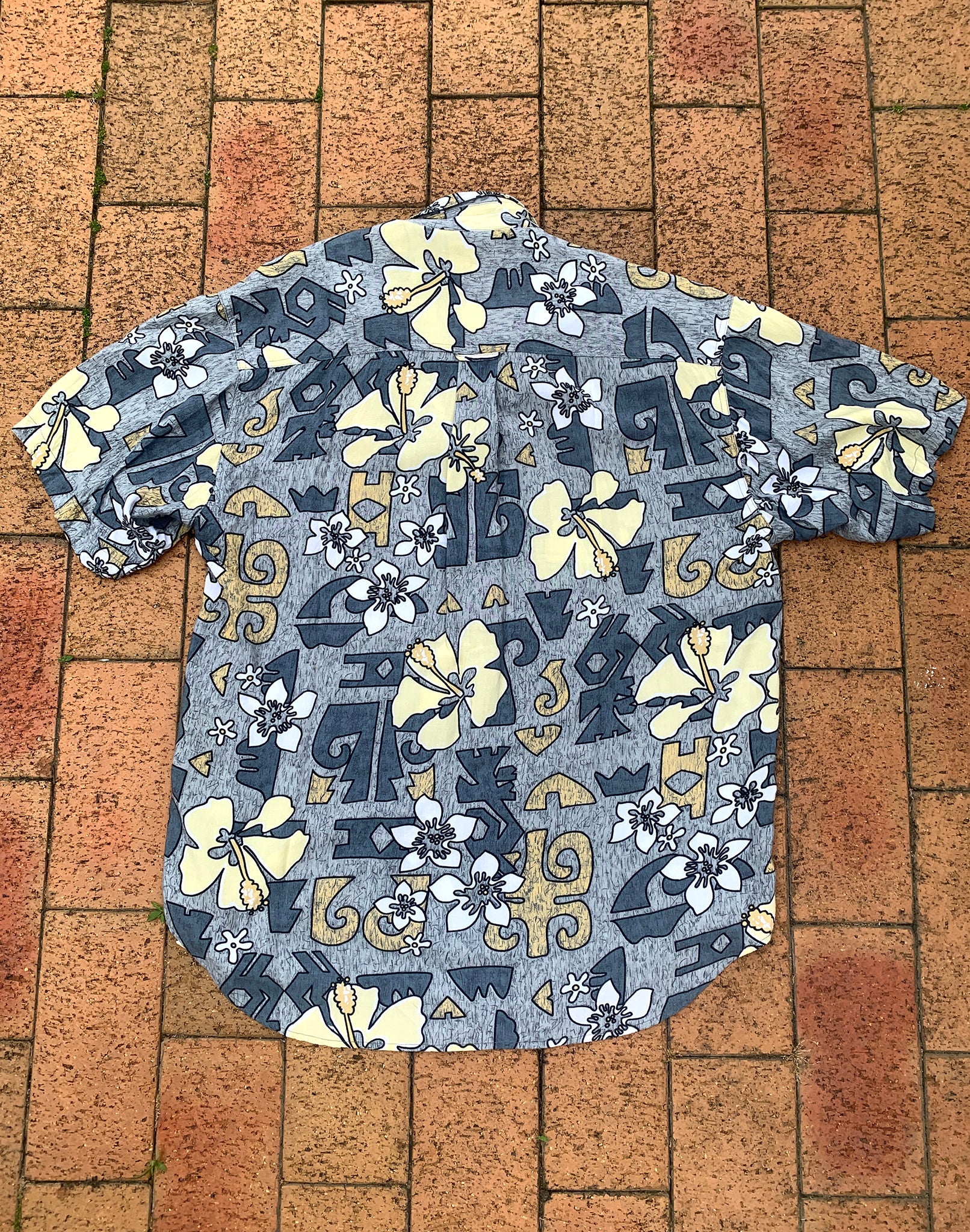 Vintage 90's Blue Yellow Retro Washed Floral Unisex Shirt - Size L