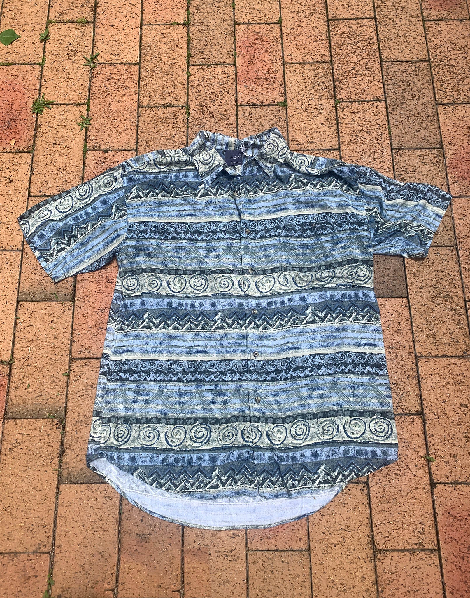 Vintage 90's Blue Swirl Retro Unisex Shirt - Size L