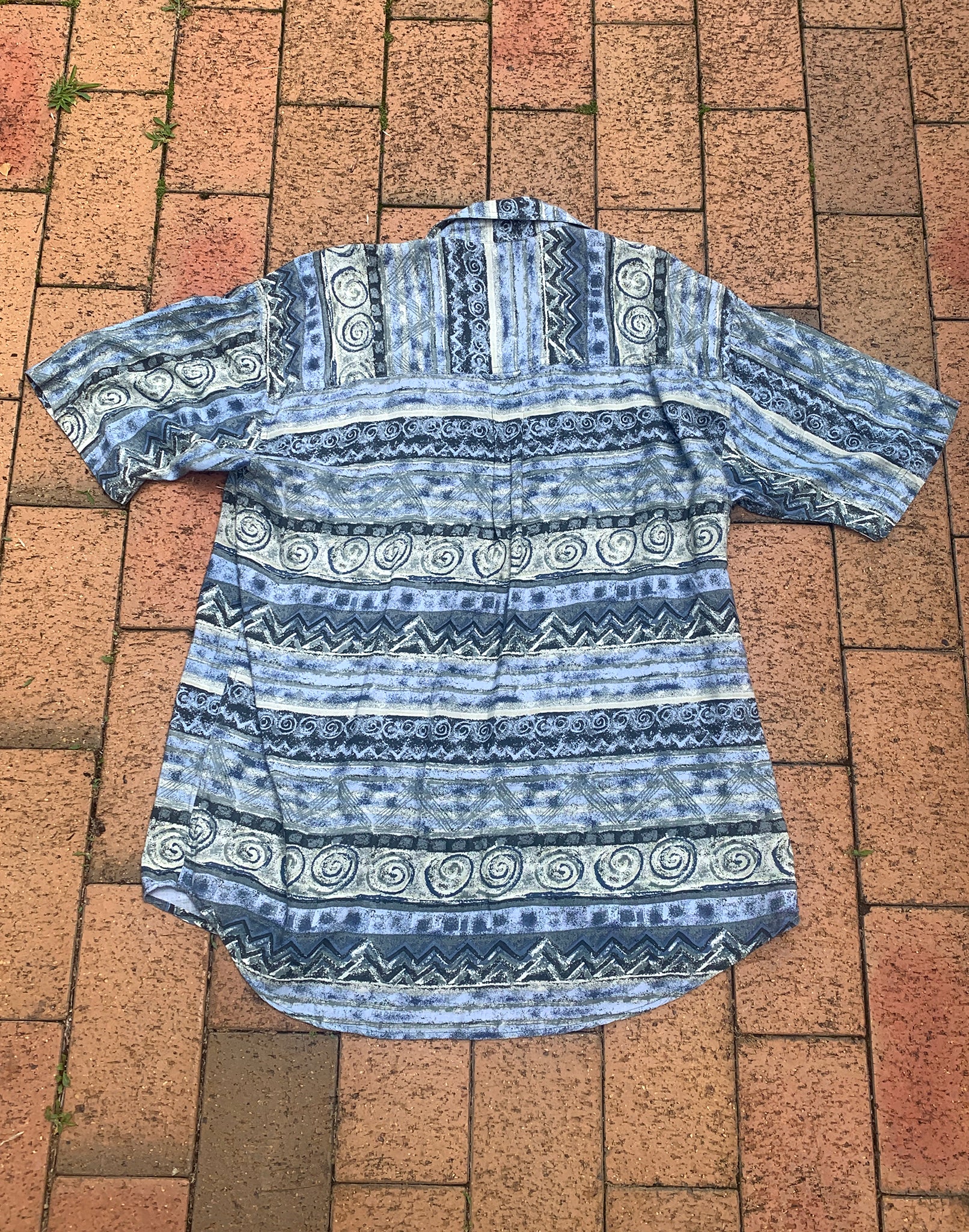 Vintage 90's Blue Swirl Retro Unisex Shirt - Size L